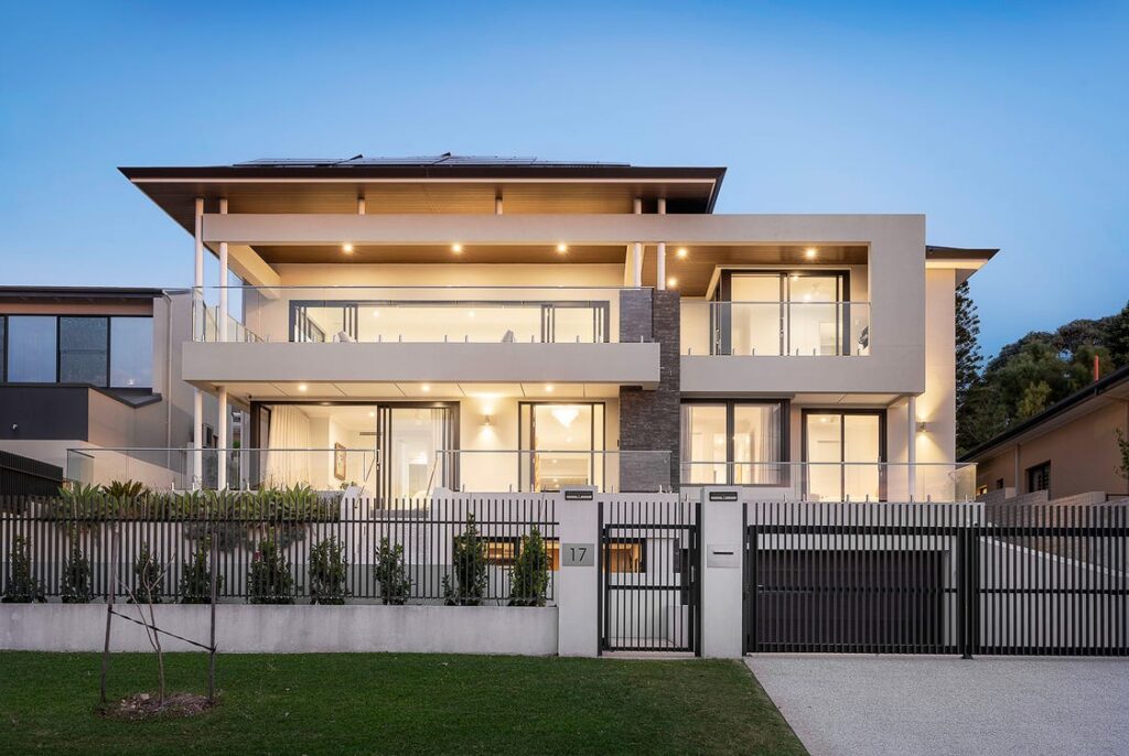 6 bed, 3 bath home on Aruma Way.